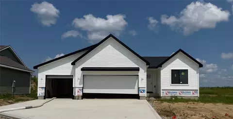 928 Lavender Ln, Pella, IA 50219
