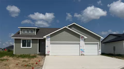 932 Lavender Ln, Pella, IA 50219