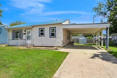 300 E 17th St N, Newton, IA 50208