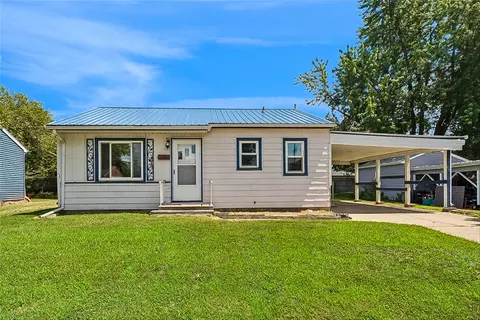 300 E 17th St N, Newton, IA 50208