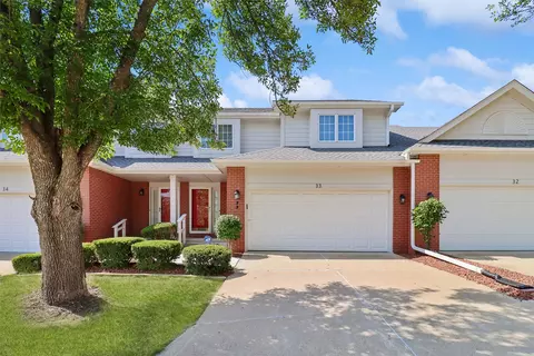 5925 Ep True Pkwy #33, West Des Moines, IA 50266