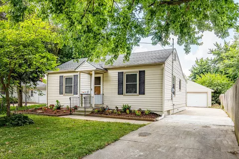 807 W 3rd Ave, Indianola, IA 50125