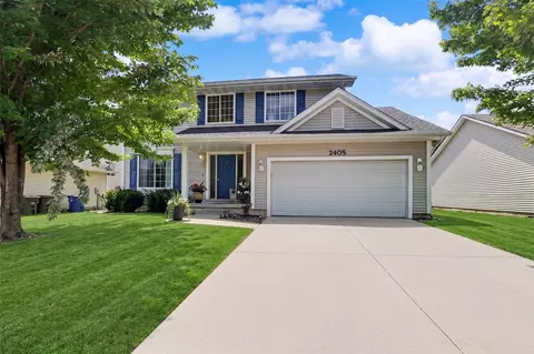 2405 E Luster Ln, Des Moines, IA 50320
