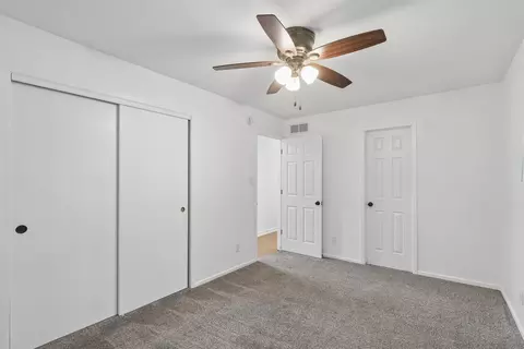 Bedroom - 817 E Hackley Ave, Des Moines, IA 50315 photo 1 of 5