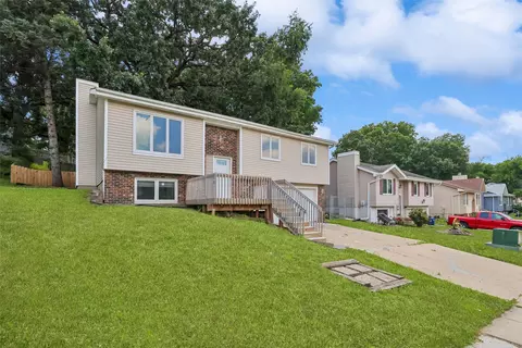 Exterior - 817 E Hackley Ave, Des Moines, IA 50315 photo 6 of 7
