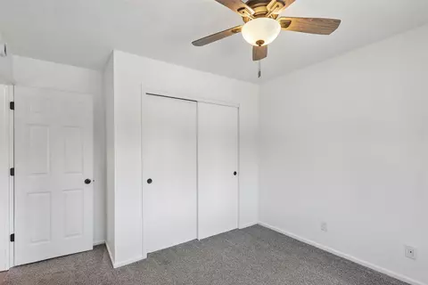 Bedroom - 817 E Hackley Ave, Des Moines, IA 50315 photo 4 of 5