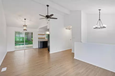 Living - 817 E Hackley Ave, Des Moines, IA 50315 photo 2 of 7