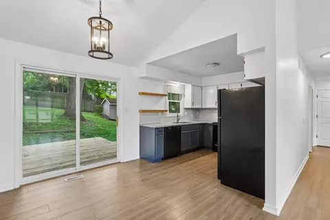 Entry Way - 817 E Hackley Ave, Des Moines, IA 50315 photo 1 of 1