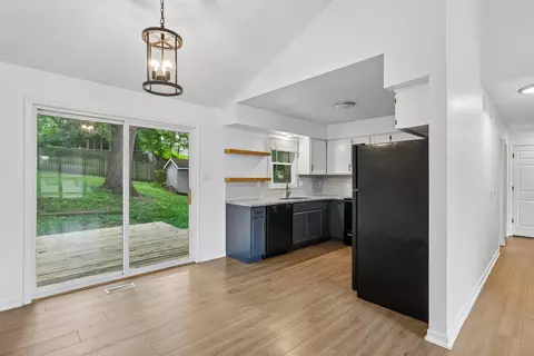 Entry Way - 817 E Hackley Ave, Des Moines, IA 50315 photo 1 of 1