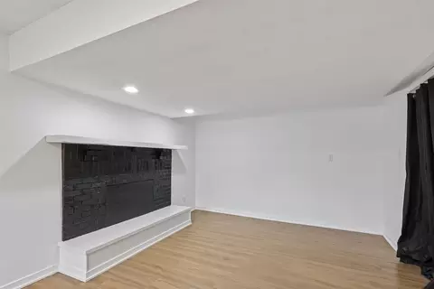 Living - 817 E Hackley Ave, Des Moines, IA 50315 photo 6 of 7