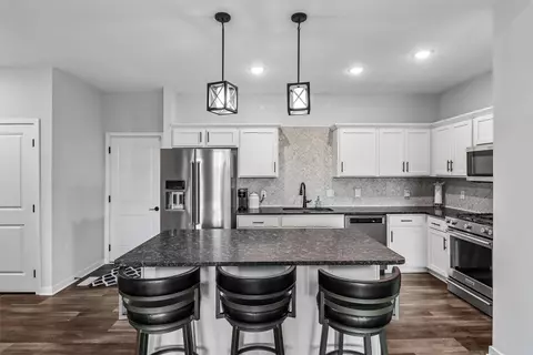505 10th St, Waukee, IA 50263