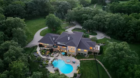 34984 Maffitt Lake Rd, Cumming, IA 50061