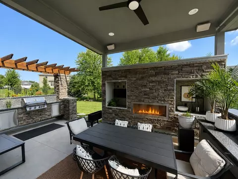 9125 Abram Dr, West Des Moines, IA 50266