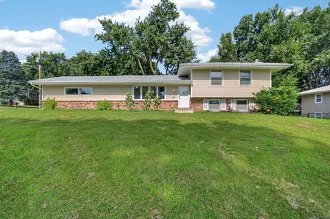 1204 29th St, West Des Moines, IA 50266