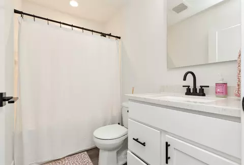 Bath - 2811 Payne Rd, Des Moines, IA 50310 photo 1 of 3