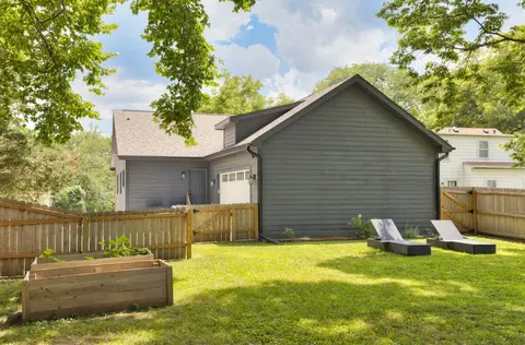 Exterior - 2811 Payne Rd, Des Moines, IA 50310 photo 6 of 7