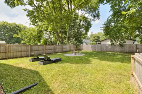 Exterior - 2811 Payne Rd, Des Moines, IA 50310 photo 3 of 7