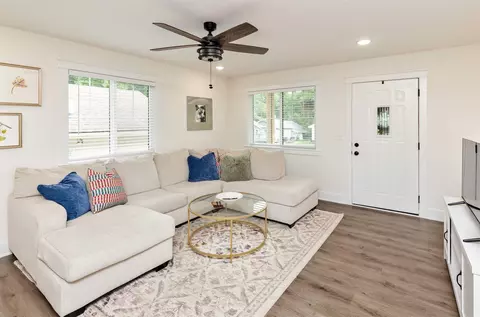 Living - 2811 Payne Rd, Des Moines, IA 50310 photo 2 of 3