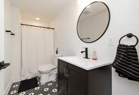 Bath - 2811 Payne Rd, Des Moines, IA 50310 photo 3 of 3