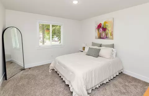 Bedroom - 2811 Payne Rd, Des Moines, IA 50310 photo 1 of 6