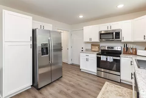 Kitchen - 2811 Payne Rd, Des Moines, IA 50310 photo 2 of 3