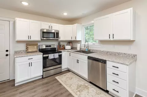 Kitchen - 2811 Payne Rd, Des Moines, IA 50310 photo 1 of 3