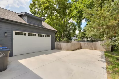 Exterior - 2811 Payne Rd, Des Moines, IA 50310 photo 2 of 7