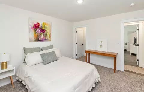 Bedroom - 2811 Payne Rd, Des Moines, IA 50310 photo 2 of 6
