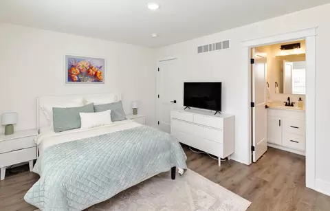 Bedroom - 2811 Payne Rd, Des Moines, IA 50310 photo 4 of 6
