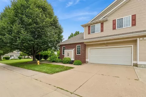 5480 Longview Ct #1, Johnston, IA 50131