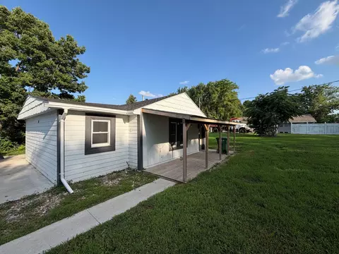 4245 NW 11th St, Des Moines, IA 50313