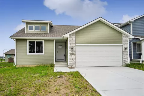 608 NE Oak Ridge Dr, Ankeny, IA 50021