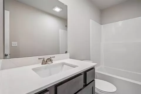 Bath - 3707 NE 6th St, Ankeny, IA 50021 photo 2 of 3