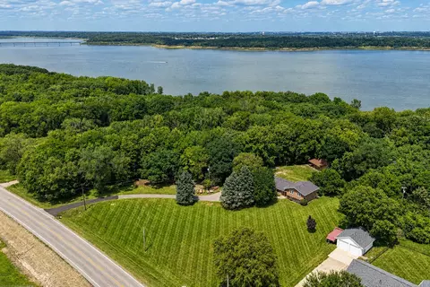 9929 NW Beaver Dr, Johnston, IA 50131
