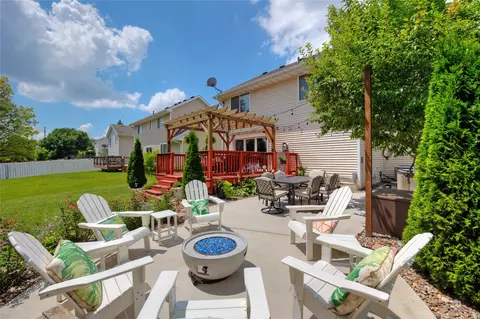 1633 92nd Pl, West Des Moines, IA 50266