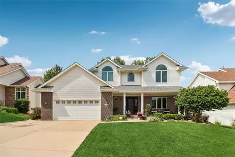 5575 Beechtree Dr, West Des Moines, IA 50266