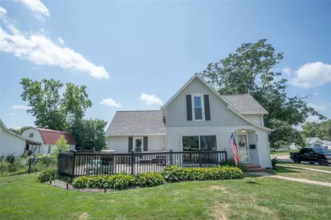 902 E Court Ave, Winterset, IA 50273