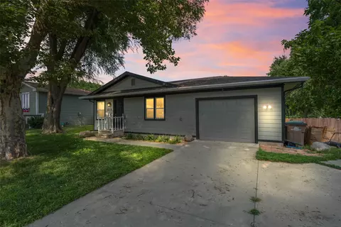 215 25th Ave SW, Altoona, IA 50009