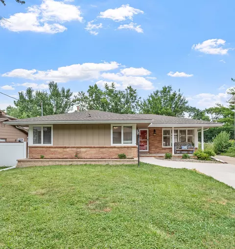 6419 Franklin Ave, Windsor Heights, IA 50324