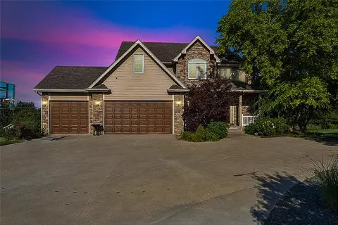 1549 S 50th St, West Des Moines, IA 50265