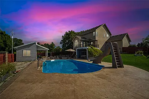 1549 S 50th St, West Des Moines, IA 50265