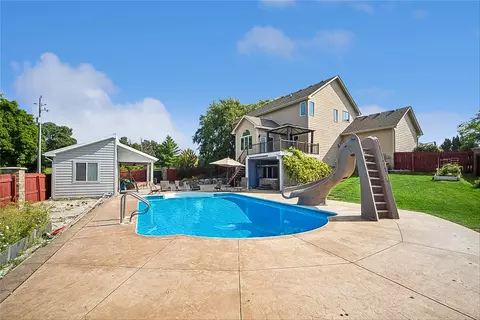 1549 S 50th St, West Des Moines, IA 50265