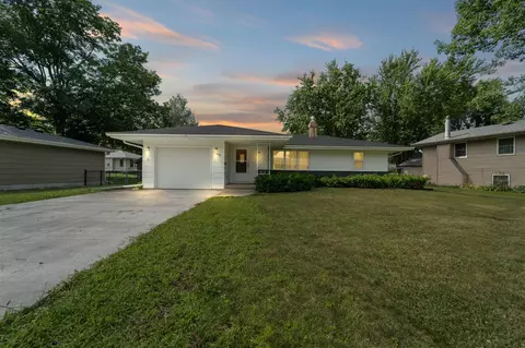 1309 S 11th Ave E, Newton, IA 50208