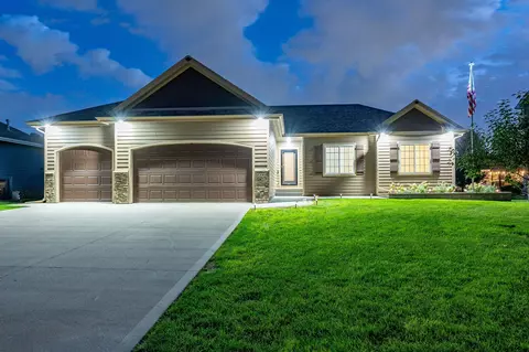 1380 E Pine Ridge Dr, Polk City, IA 50226