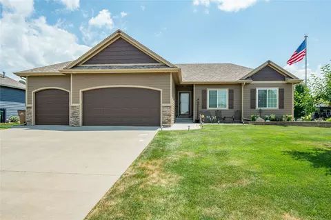 1380 E Pine Ridge Dr, Polk City, IA 50226