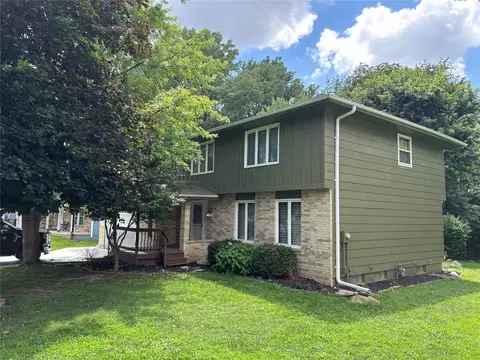1622 NW 109th St, Clive, IA 50325