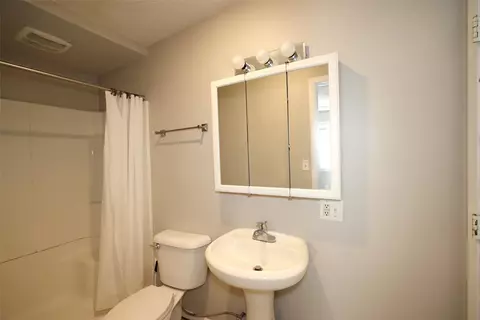 Bath - 415 Marshall St, Boone, IA 50036 photo 2 of 3