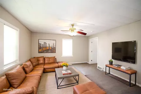 Living - 415 Marshall St, Boone, IA 50036 photo 4 of 5