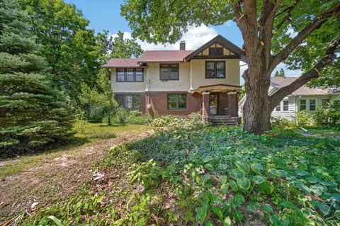 1134 38th St, Des Moines, IA 50311