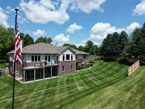 1112 Glen Oaks Dr, West Des Moines, IA 50266